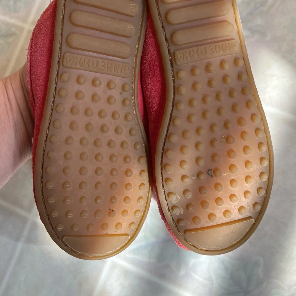 Minnetonka Animikii Thunderbird Hard‎ Sole Pink Moccasins